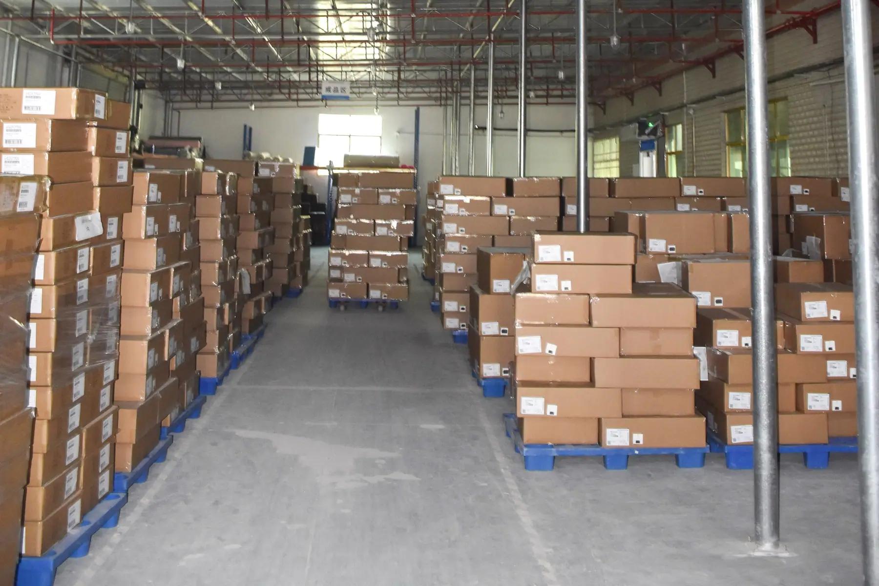 Final inspection and carton preparation before shipment.